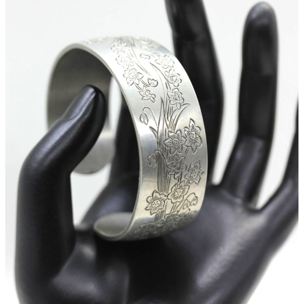 KIRK PEWTER CUFF engraved flower BRACELET 900-12, Narcissus, vintage